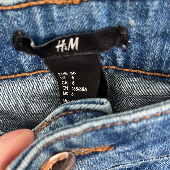 Distressed jeans - Picture 2 of 6